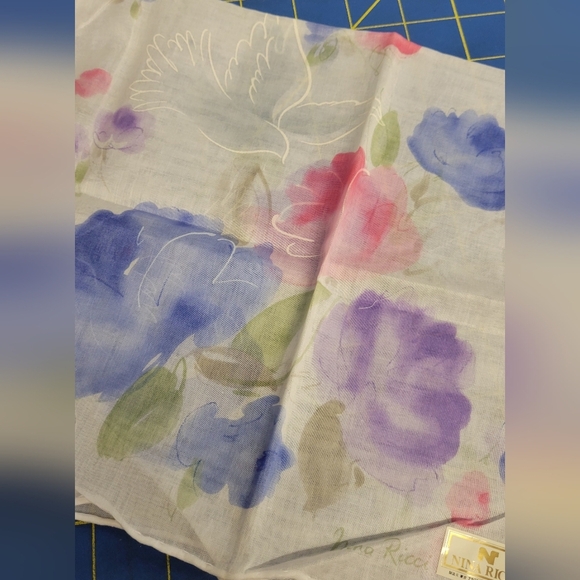 Nina Ricci Floral 18" Head Scarf - Picture 1 of 7